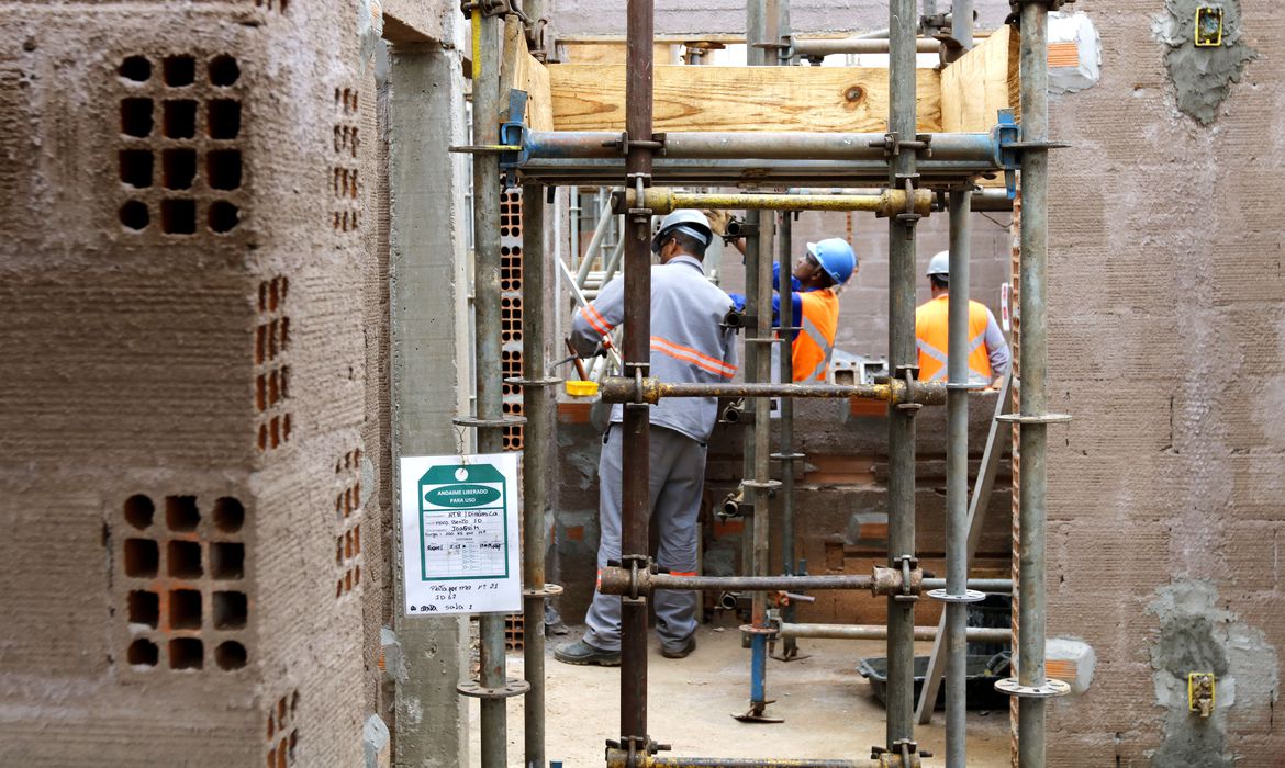 Construção civil apresenta inflação de 1,69% em outubro, diz FGV