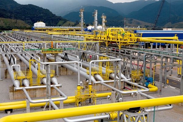Sintricom cobra da Petrobras informações sobre expansão da UTGCA em Caraguá e obras na Revap em São José dos Campos
