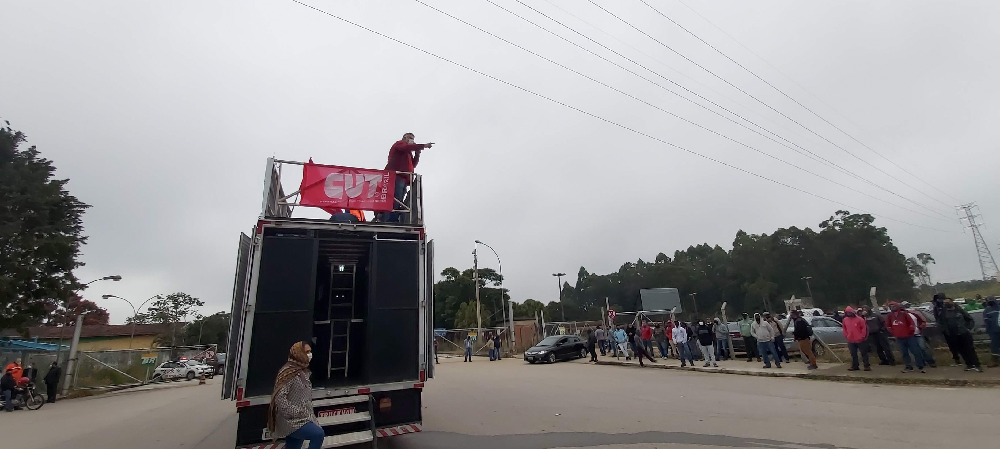 SEM ACORDO, TRABALHADORES DA REVAP PODEM PARAR NA QUARTA