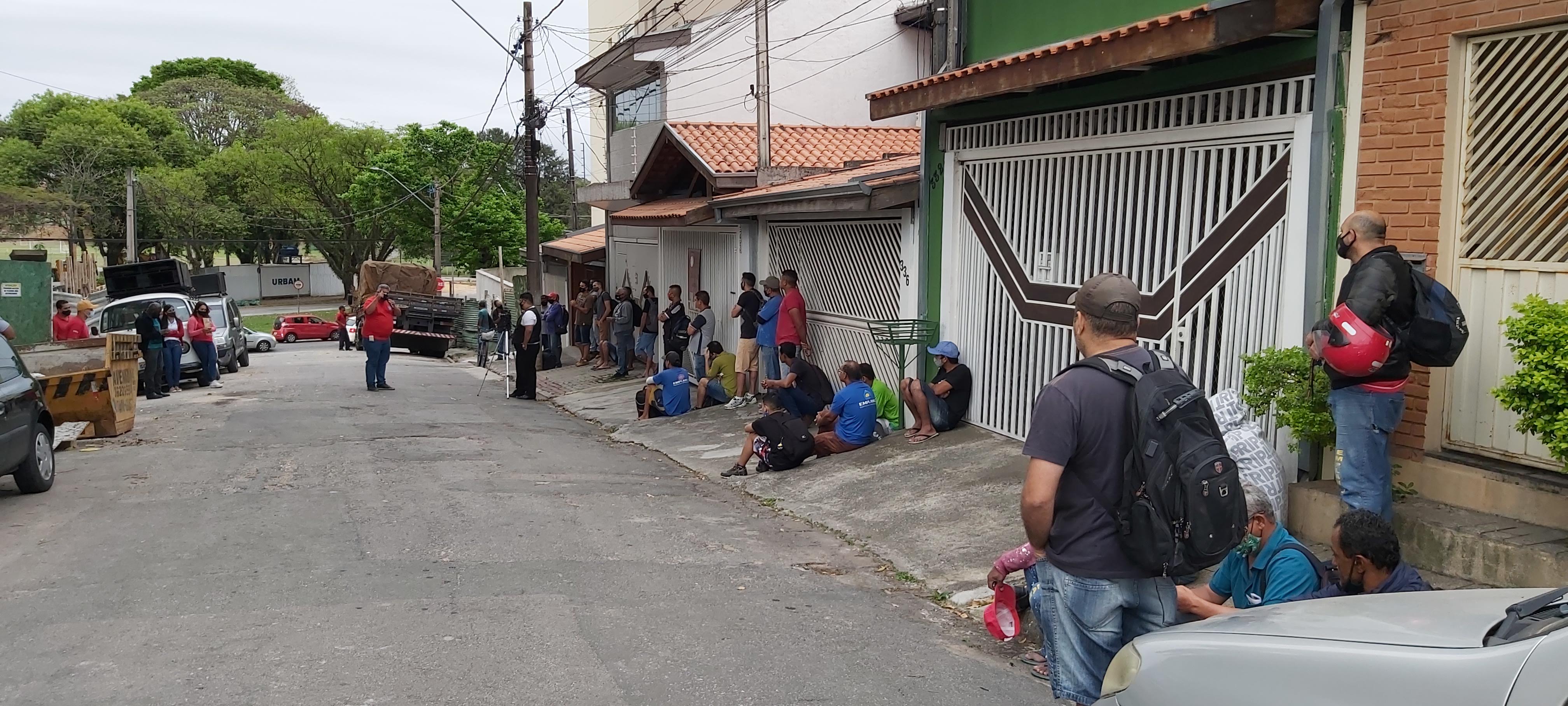 Sindicato e trabalhadores da Emplanej protestam contra qualidade da alimentação