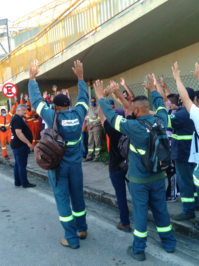 CHEGA DE CALOTE! SINDICATOS E TRABALHADORES DA NIPLAN PARALISAM ATIVIDADES NA REVAP E RAIZEN