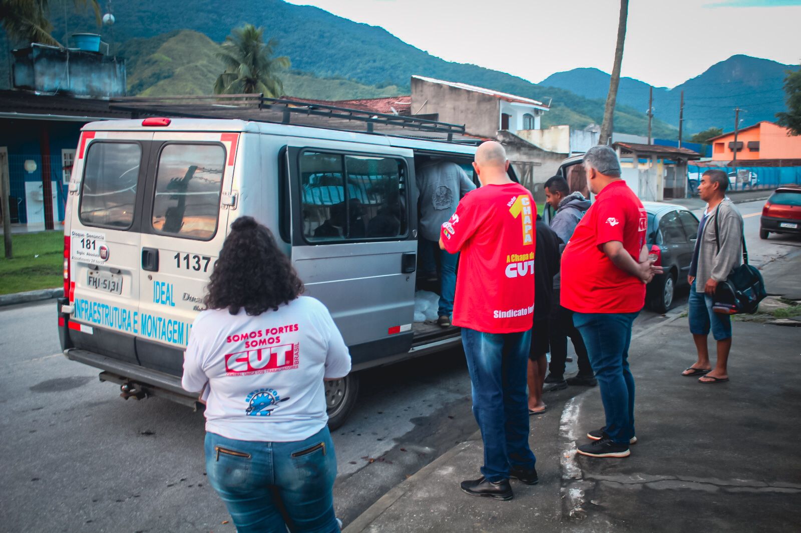 Sintricom tem encontro com trabalhadores, entrevista e participação em seminário