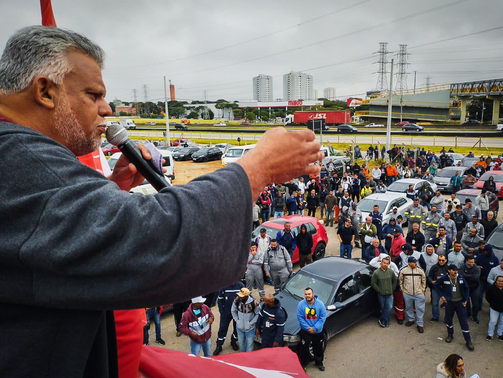 Trabalhadores da Revap aprovam contraproposta para Sintricom tentar acordo