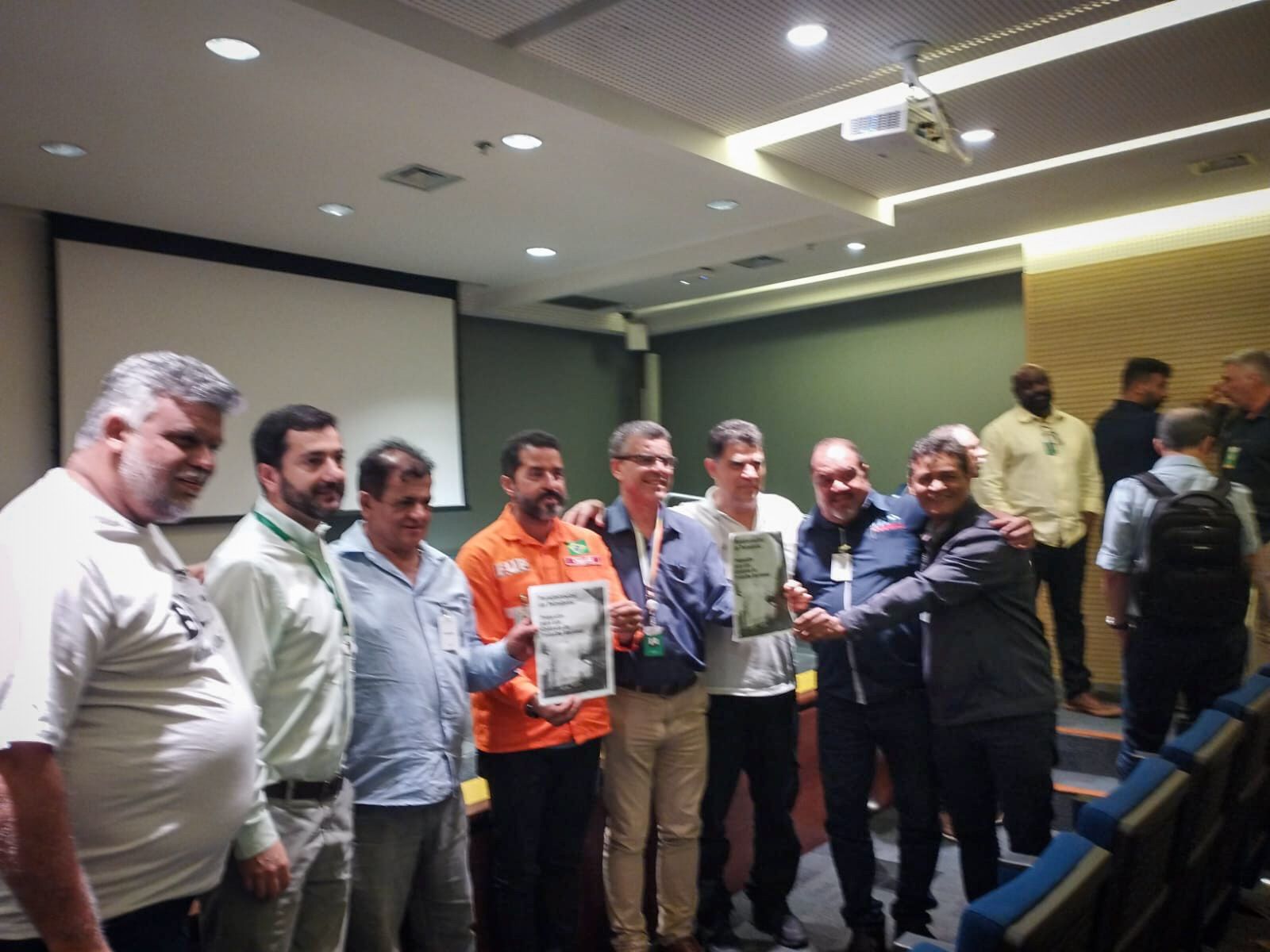 Presidente do Sintricom discute na Petrobras novo acordo para contratação de trabalhadores