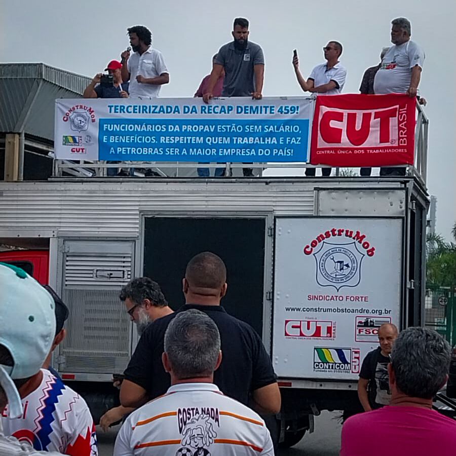Sintricom apoia trabalhadores demitidos na luta para receber salários atrasados