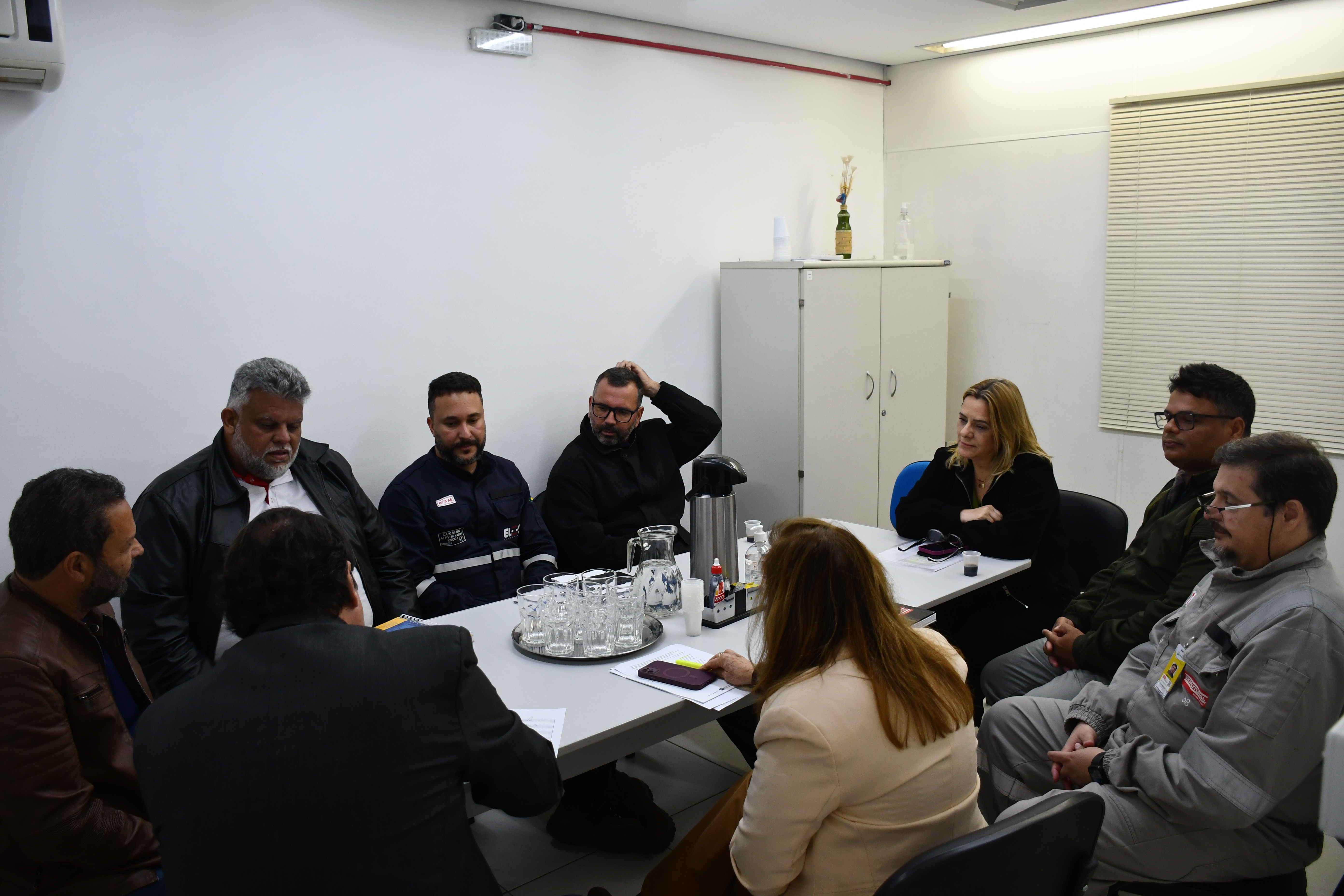 PAT oferece vagas presencialmente para Parada da REVAP - Presidente do Sintricom se reúne com Prefeitura para discutir contratação de trabalhadores da região