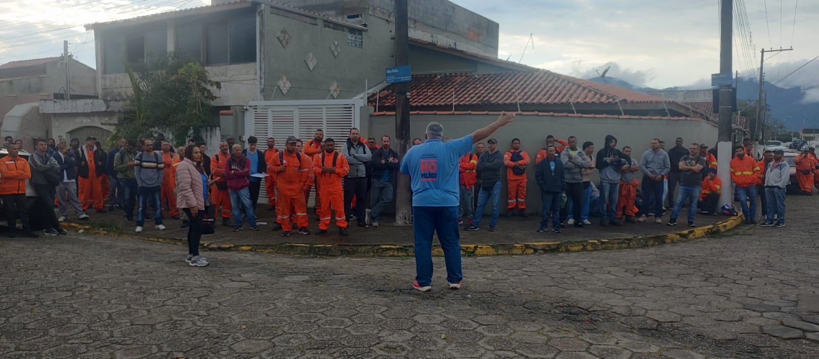 Assembleia no Tebar em São Sebastião define prazo para empresas negociarem com o Sintricom; apenas Chicago assinou acordo